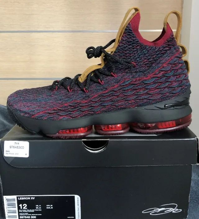 Tênis Nike Lebron XV