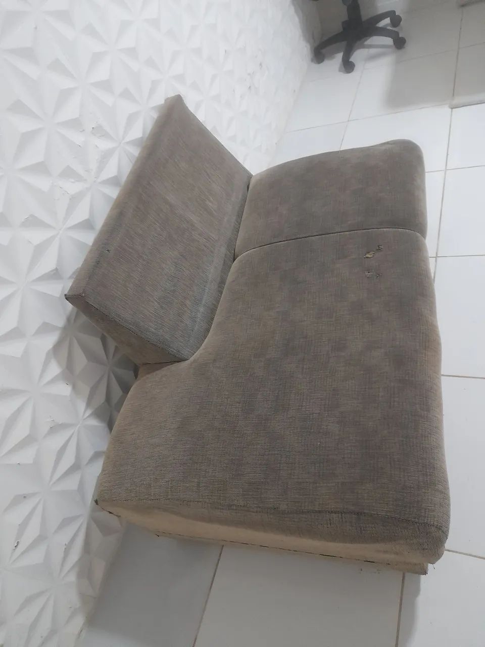 Sofá de dois acentos 