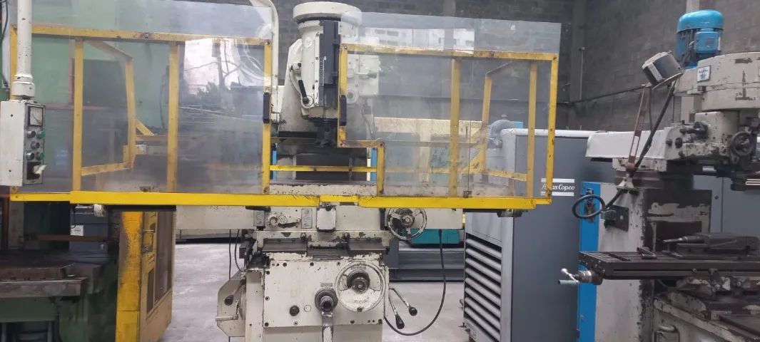 FRESADORA VERTICAL ZOCCA FVZ5 COM MORSA MESA 2000X400MM ISO50