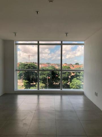 Sala no Centro Empresarial shopping da Ilha, 3º andar com divisórias por R$ 1500