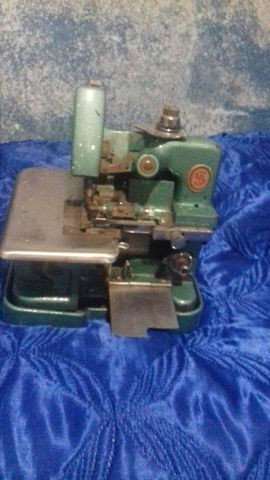Máquina overloque singer - Foto 2