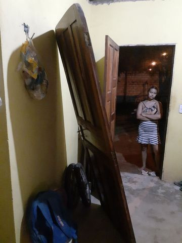 Vendo porta de madeira - Foto 4