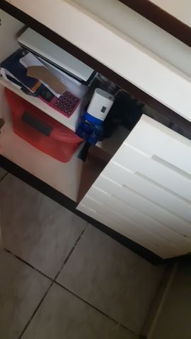 Estante branca com detalhes pretos! - Foto 2
