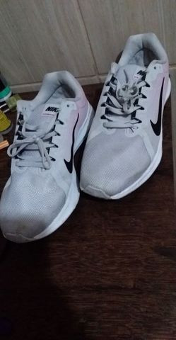 Sapatos novos e tênis usado - Foto 4