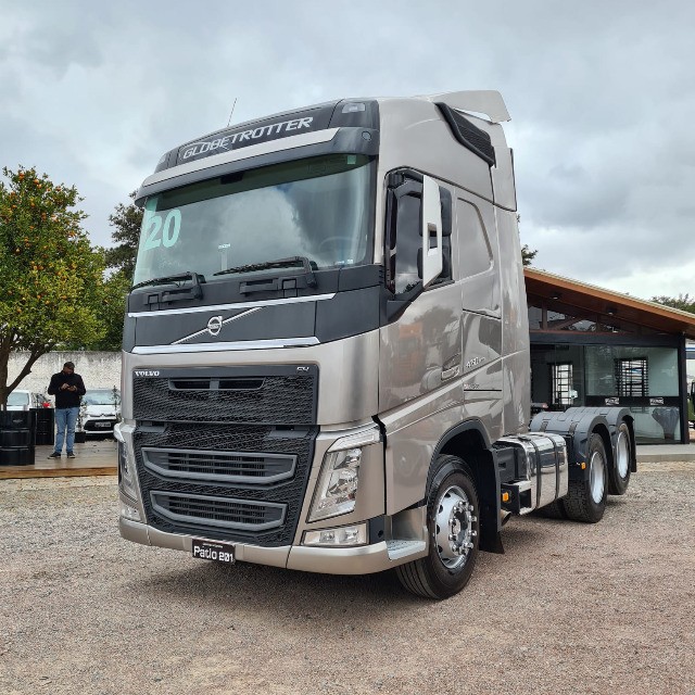 CAMINHÃO VOLVO FH460 GLOBETROTTER 6X2 CAVALO TRUACDO 2020 FH 460