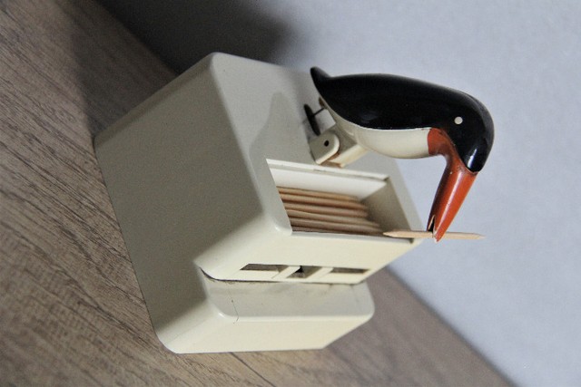 Dispersor de Palitos Pinguim SM - Origem França - Fabric Anos 50 - Foto 6