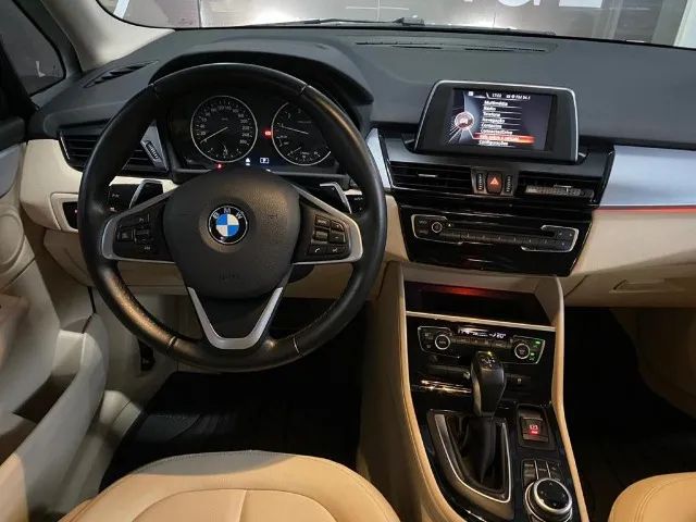 BMW 220i a mais nova a venda anunciada no Brasil