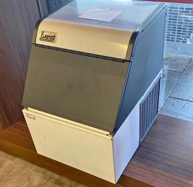 Maquina de Gelo em até 18x sem juros