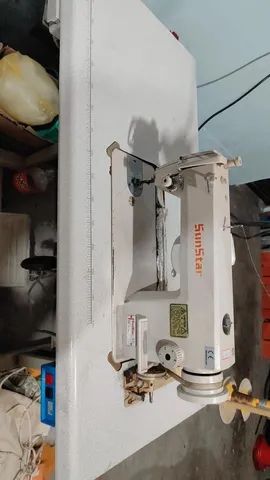 Máquina de costura reta 