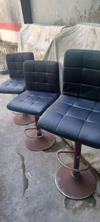 3 Cadeiras Giratórias de Bar em Couro Preto - Foto 3