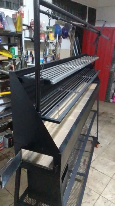 Churrasqueira profissional com Regulagem de Altura da Grelha