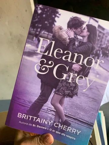 Eleanor e Grey - livro Brittainy Cherry 
