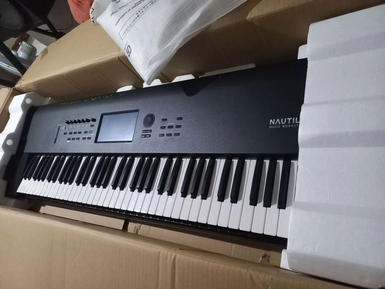 Teclado korg Nautilus 73  teclas troco por Yamaha Montage  - Foto 4