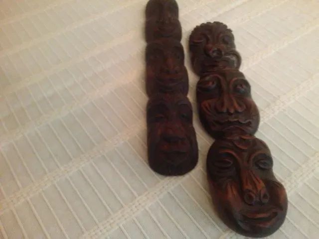 totens em madeira entalhado. 28x6x3 cada peça. - Foto 5