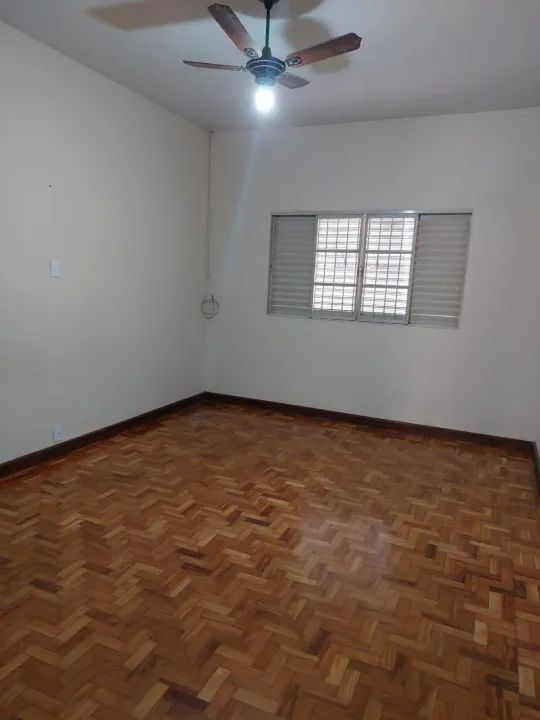 Casa para aluguel possui 118 m², com 3 dormitórios, sendo 1 suíte no Jardim Maringá - Foto 2