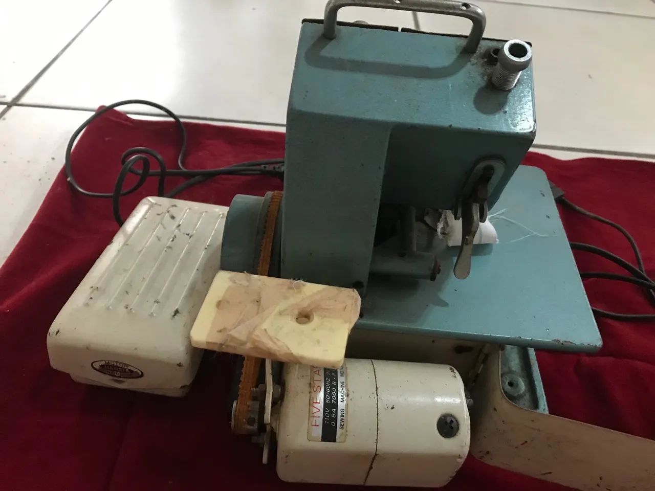 Máquina de costura Overloque usada