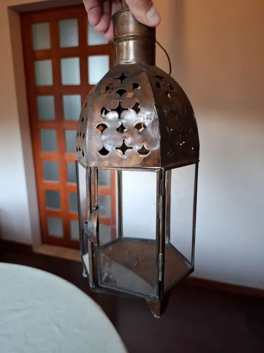 Lanterna decorativa vintage de metal e vidro comprada na Índia - Foto 4