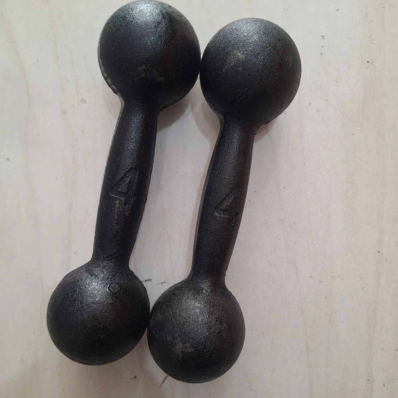 Par de Halteres de Ferro 4KG por R$ 71,92