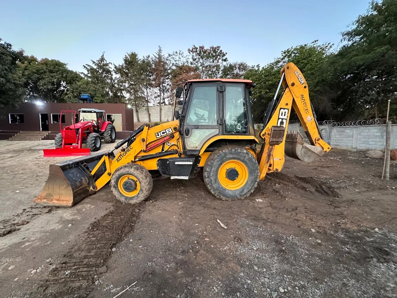 Retroescavadeira JCB 3CX 2020 4X4  - Foto 2