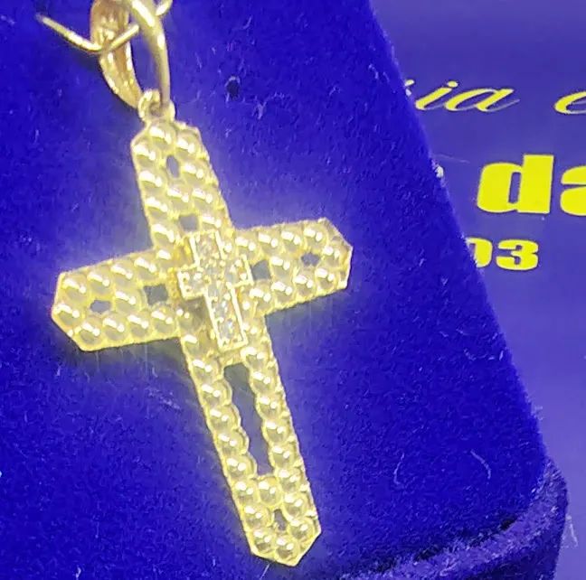 Pingente Diamantes 0.5 mm Ouro 18 Kilates 48 mm Peso 1.10 Gramas