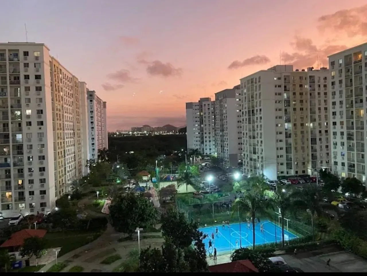 Alugo R$2.100,00 Condomínio Minha Praia 2 quartos