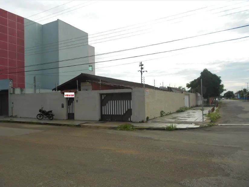 CASA TÉRREA EM EXCELENTE LOCALIZAÇÃO NO CENTRO DA CIDADE. - Foto 2