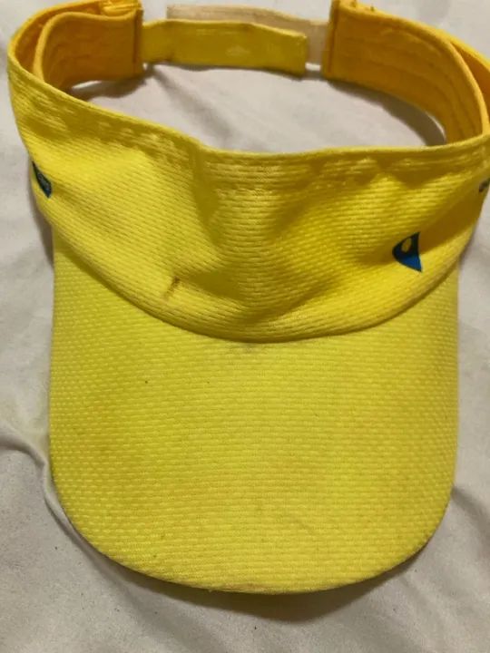 Boné amarelo de sol Circuito Banco do Brasil.