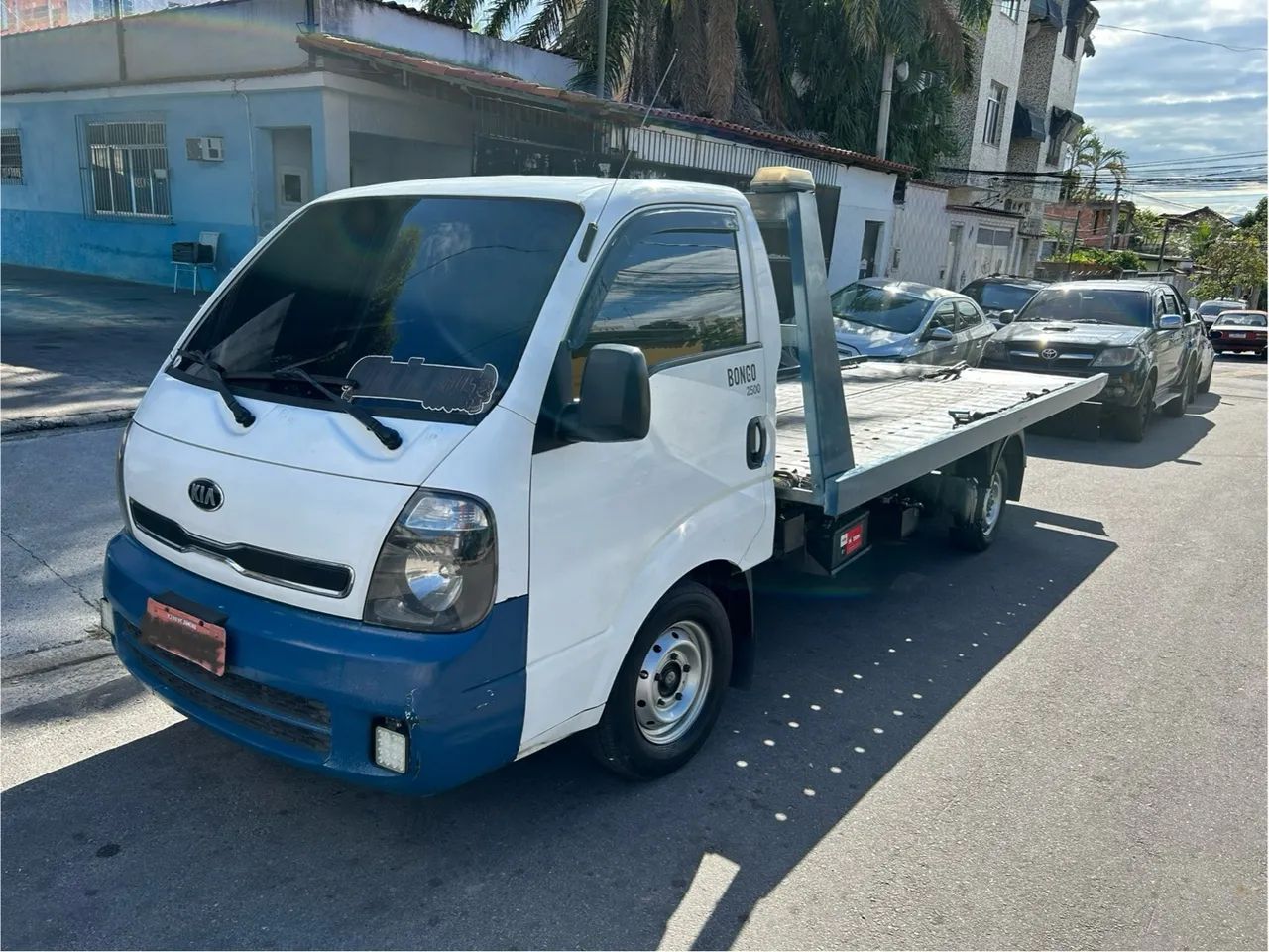 Caminhão Kia Bongo Plataforma reboque ar condicionado 