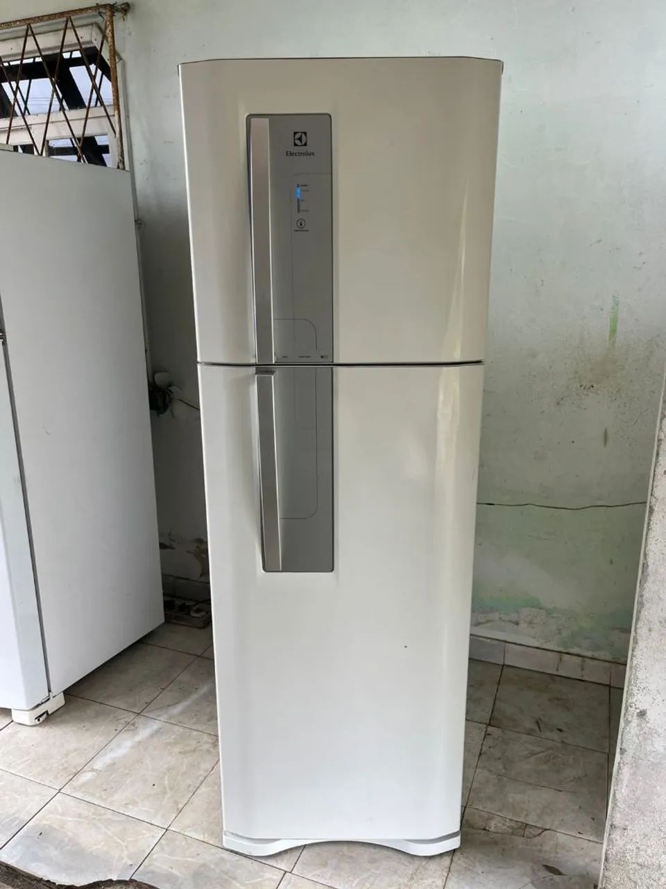 GELADEIRA ELETROLUX FROST FREE 