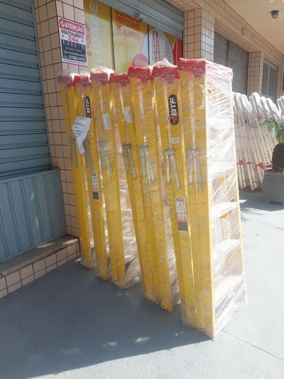 Escadas de Fibra Tesoura Prática BTF - 5 Degraus + Topo Multuso - Foto 5