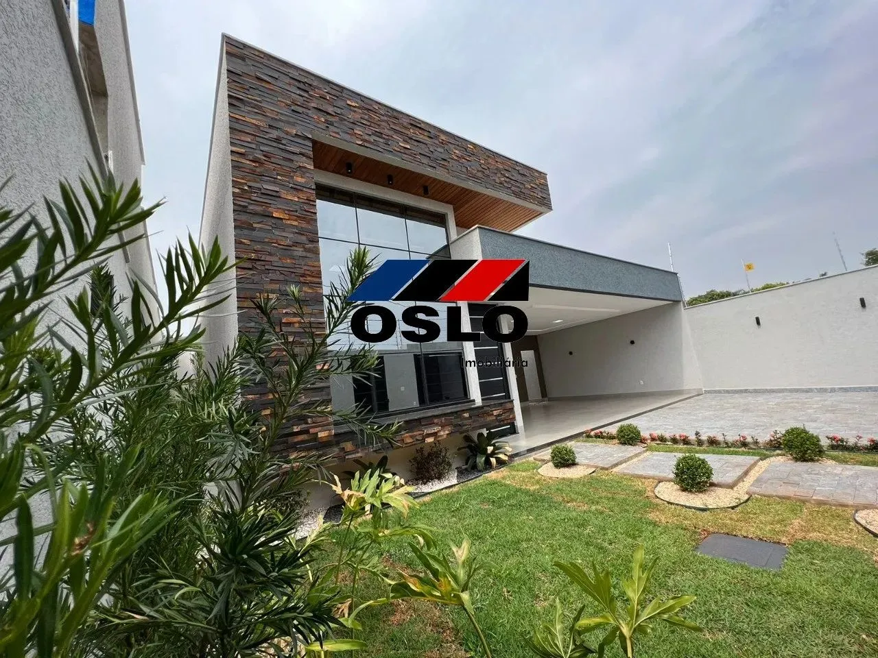 CASA COM 03 SUÍTES, GARAGEM, PISCINA,SUÍTE MASTER, LOCALIZADA NO SETOR JARDIM EUROPA-GOIÂN