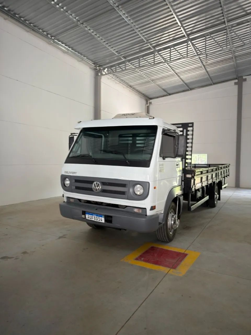 Caminhão Delivery 9-150
