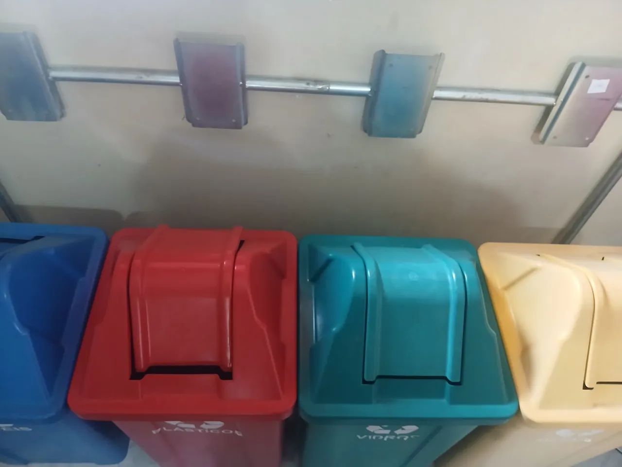 Lixeira reciclável65745826123267122