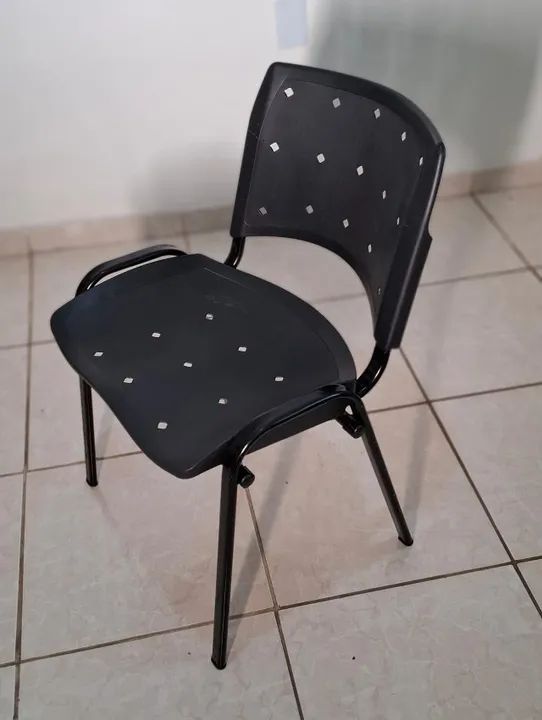 Duas Cadeiras - 1 Fixa com Estrutura Metálica + 1 Giratória para Escritório - Foto 2