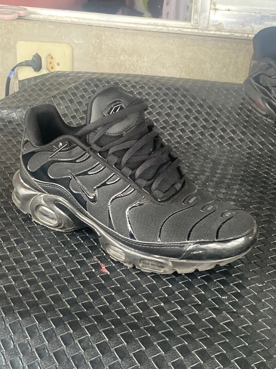 Nike TN todo preto, motivo da venda ficou apertado no meu pé  - Foto 2