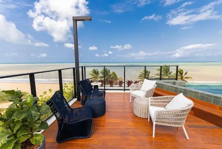 FLAT PÉ NA AREIA - MOBILIADO E PROJETADO.