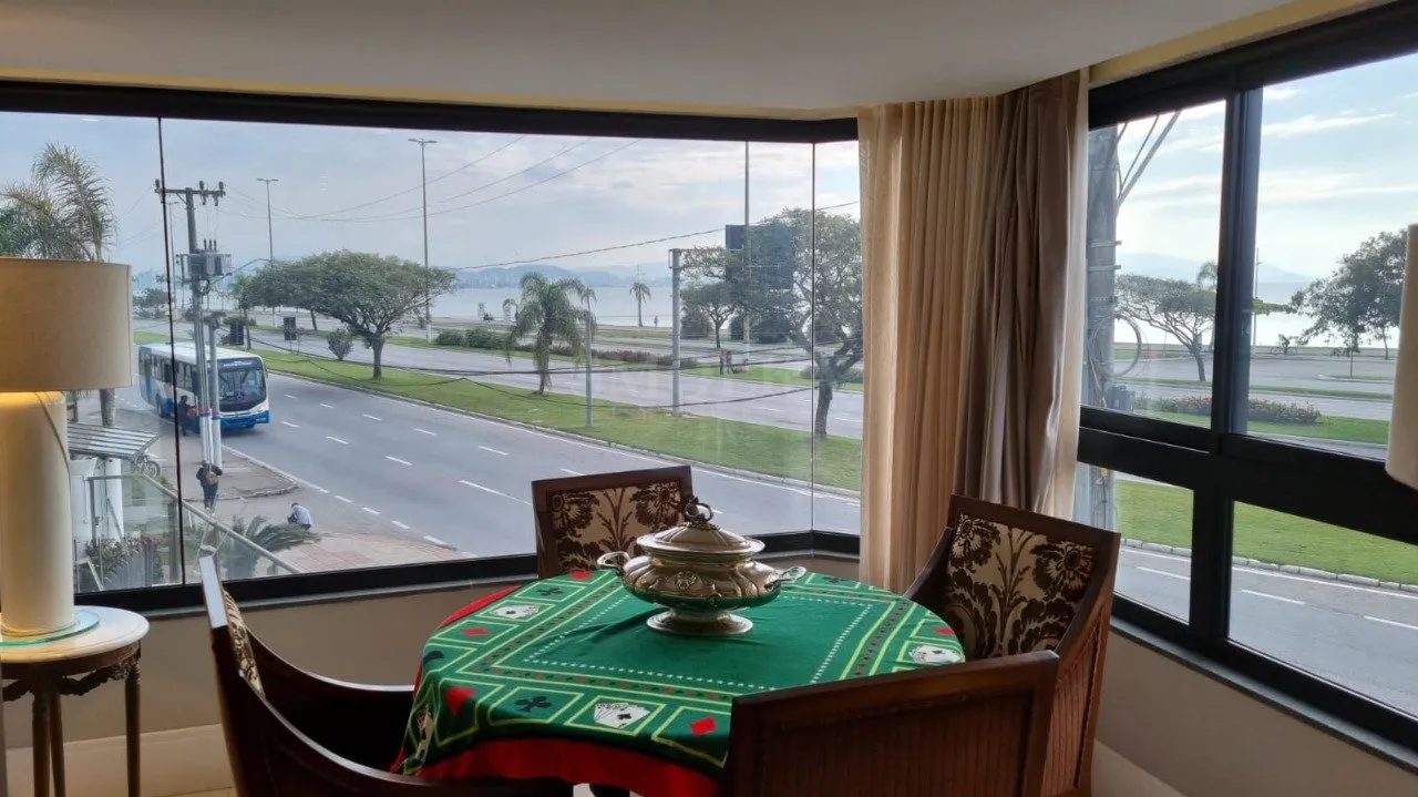 APARTAMENTO DE FRENTE PARA O MAR NA VEIRA MAR NORTE