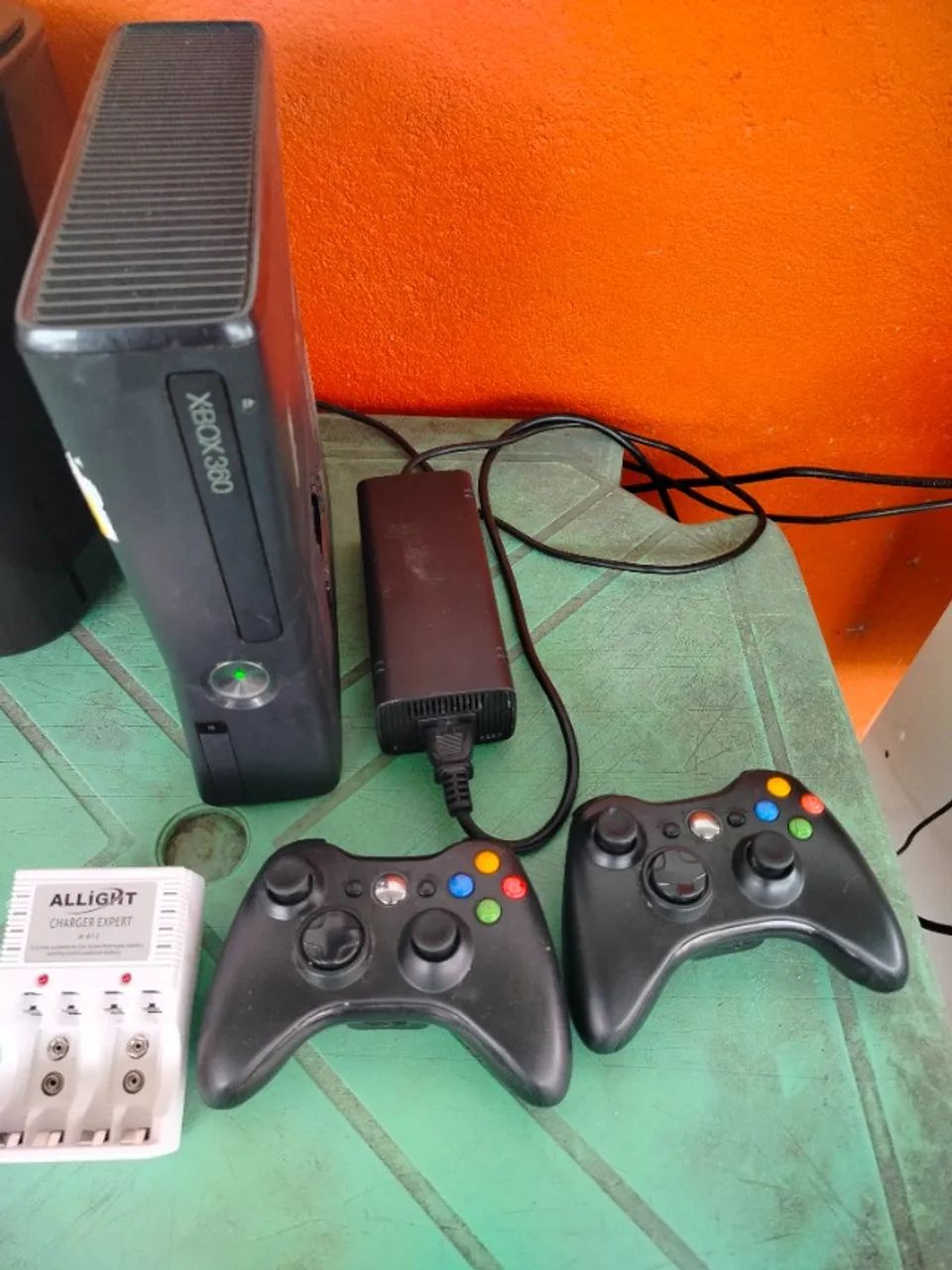 Xbox 360 + 2 controles + 135 jogos