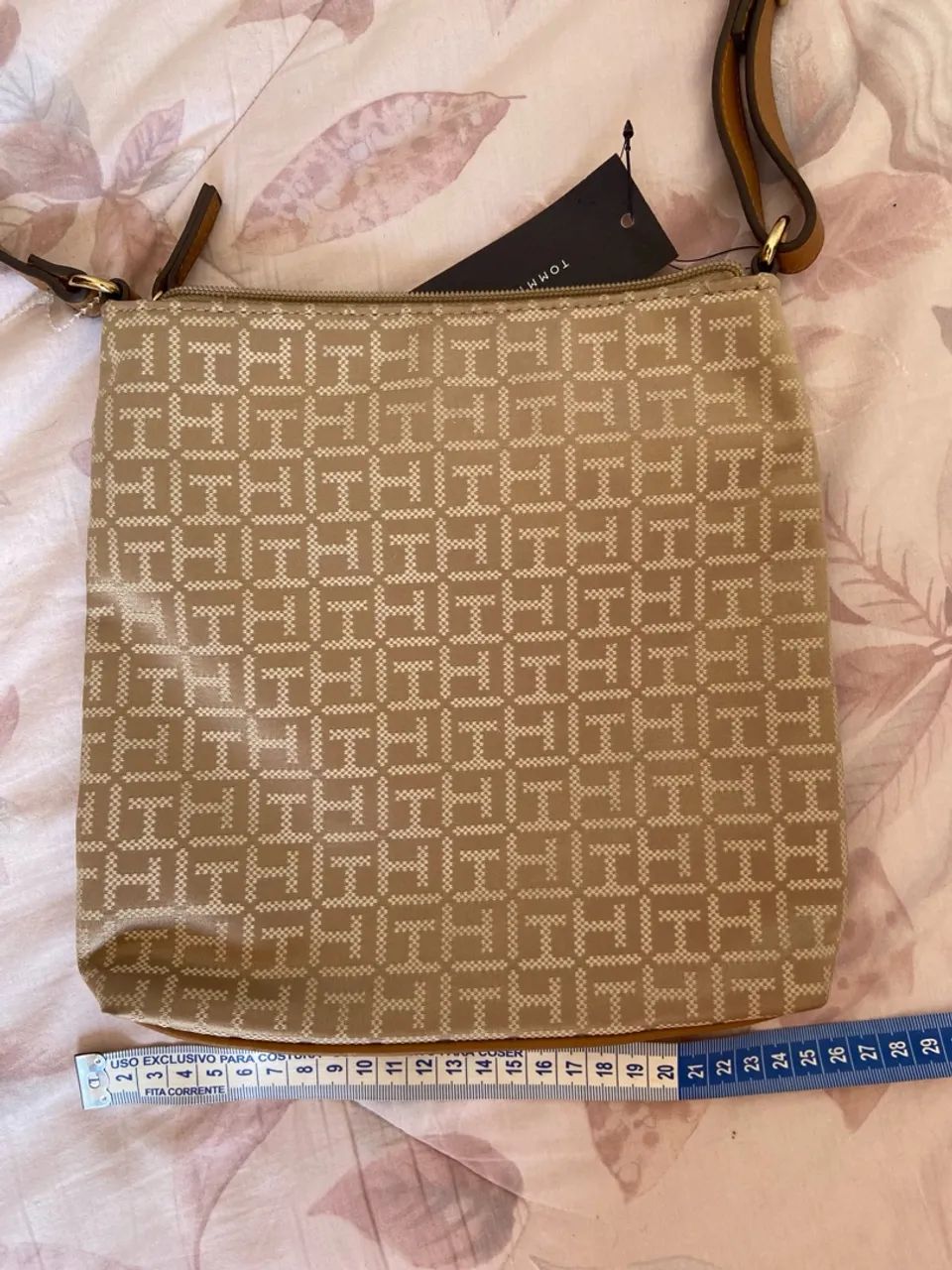 Bolsa Tommy Hilfiger Original nova prática e da cor bege  - Foto 2