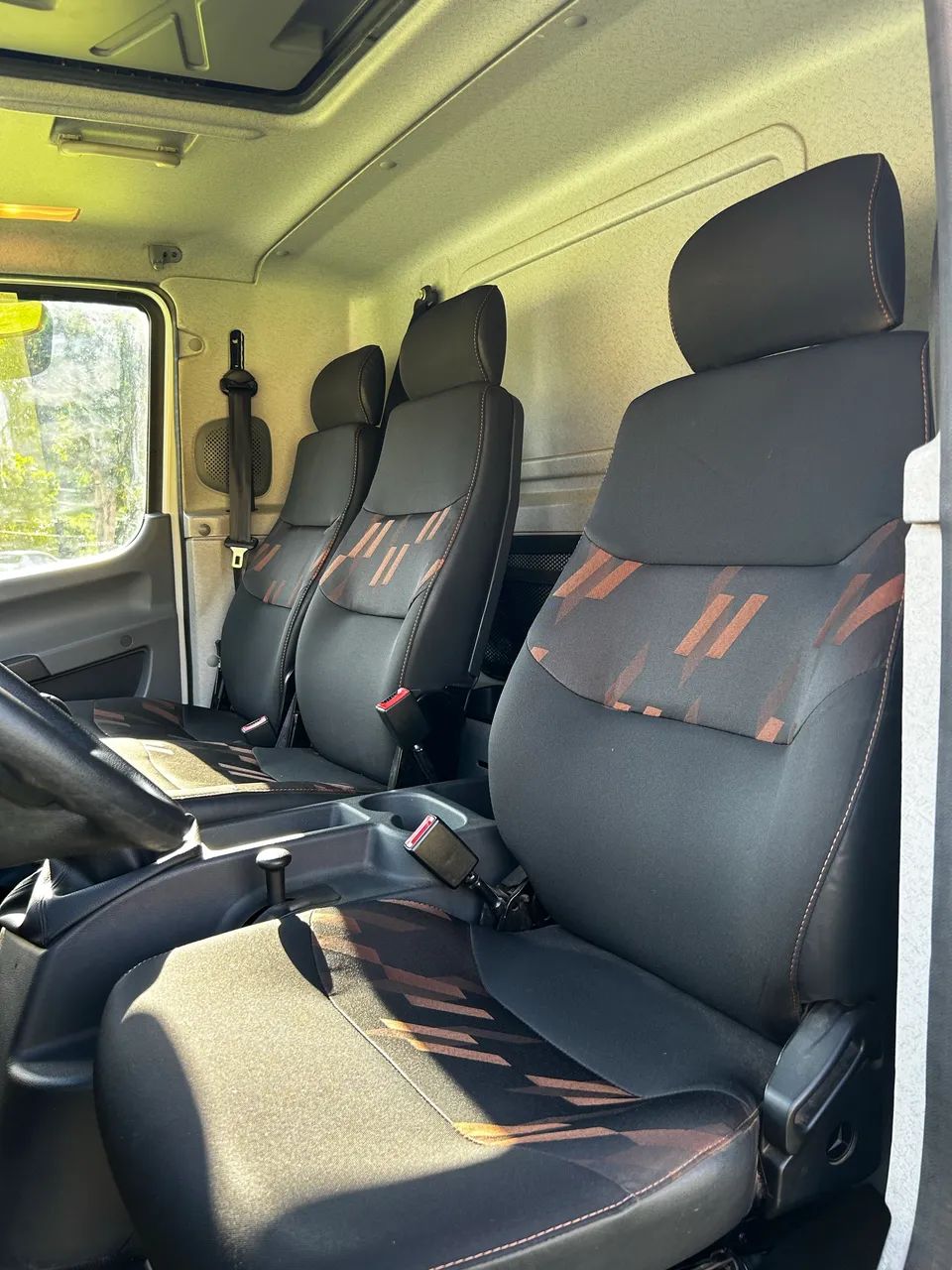 MB 815 BAÚ RESFRIADO BAIXÍSSIMO KM  - Foto 9