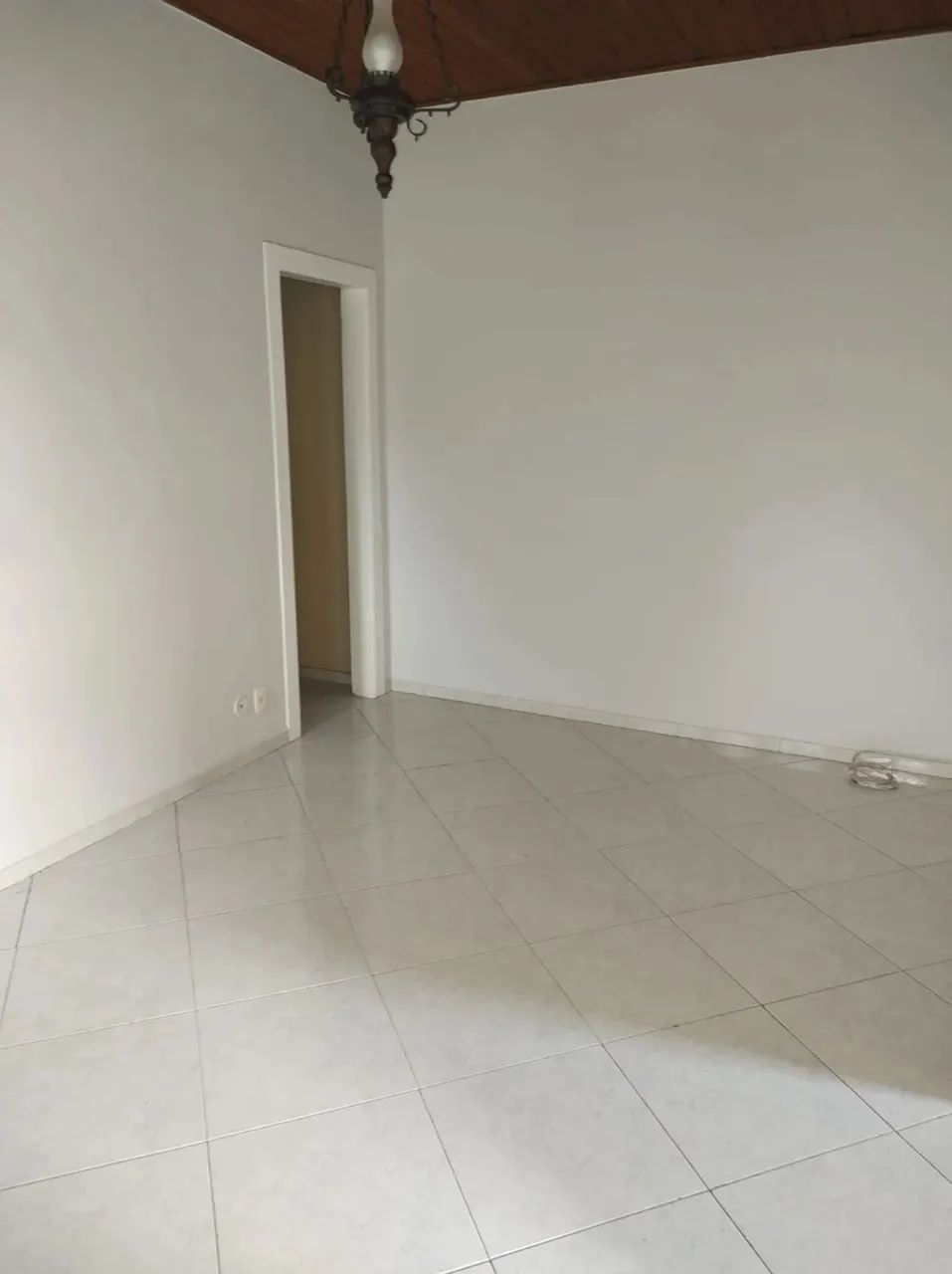 Imóvel para aluguel possui 65 metros quadrados com 2 quartos em Centro - Petrópolis - RJ - Foto 4
