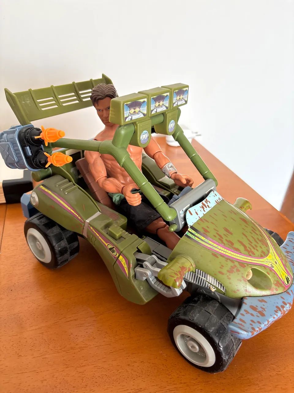 Max steel selva com carro! 