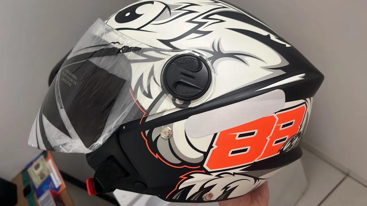 Capacete de Moto Personalizado - Design Exclusivo!