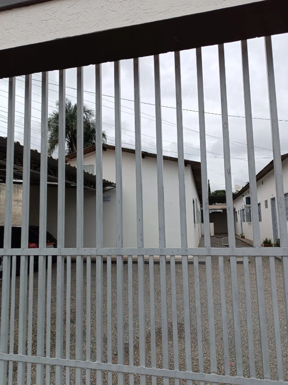 ALUGUEL DE KITNET EM LUZIANIA - AOS FUNDOS DO QUARTEL DA PM - Foto 2