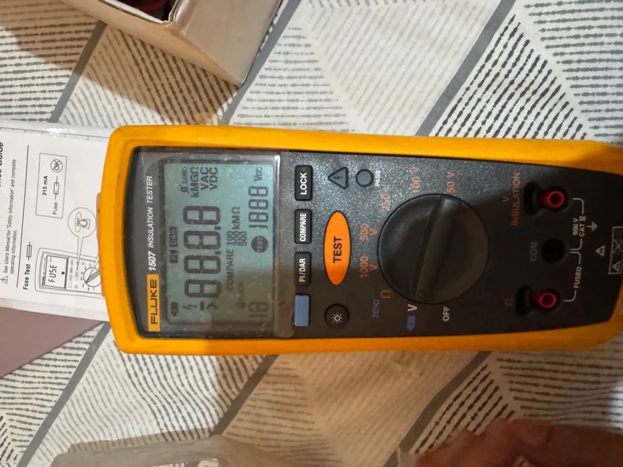 Megômetro digital Fluke 1503 - Foto 4