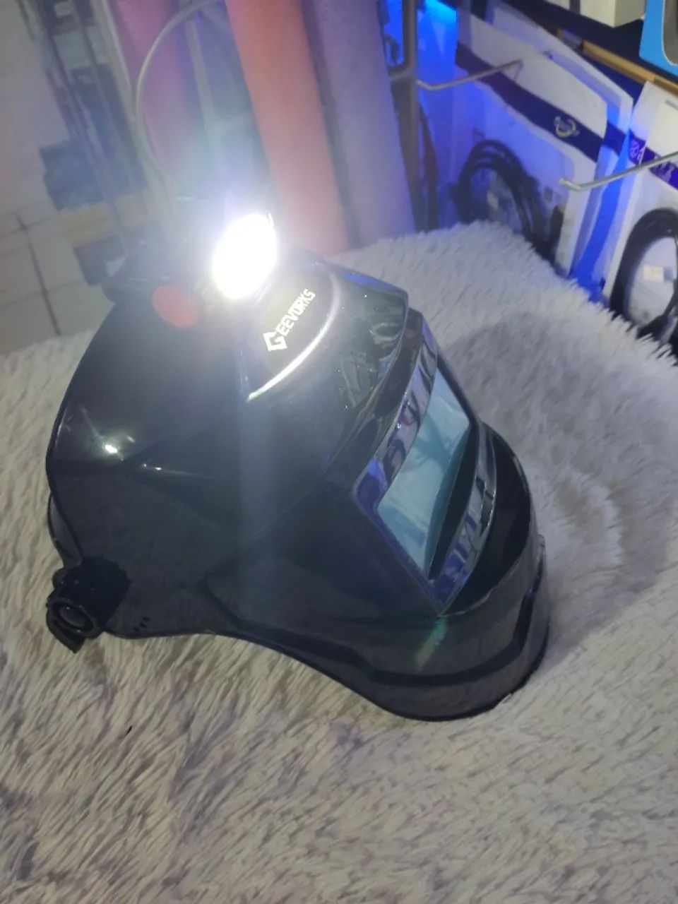 Capacete de Solda com Lanterna Branca e Ultra Violeta Lente Automática - Foto 3