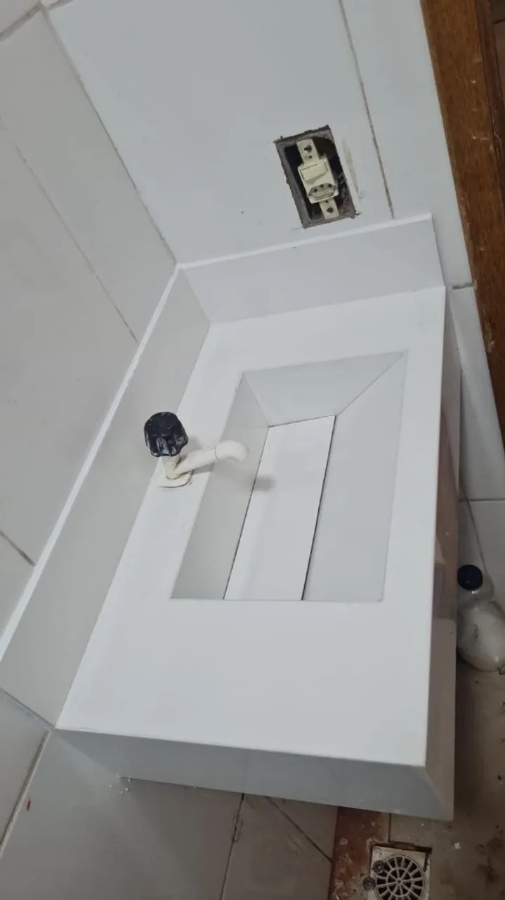Pia para banheiro em porcelanato