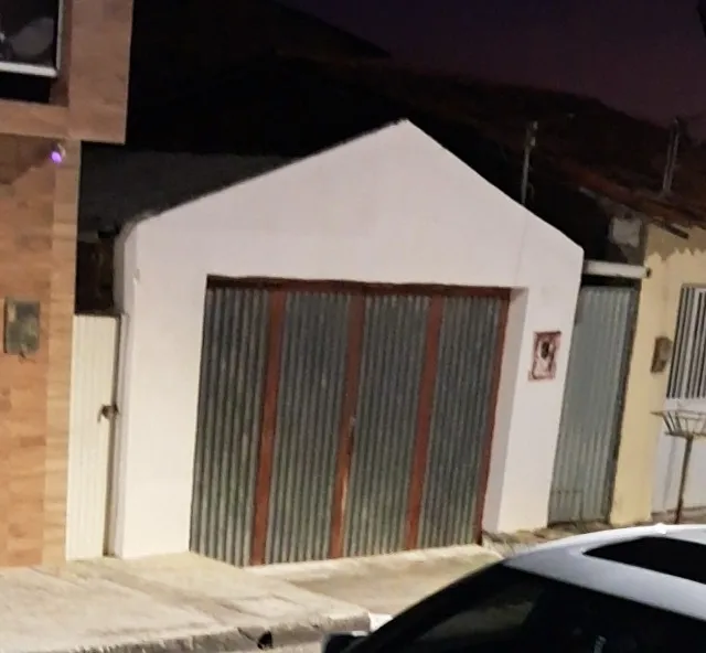 Garagem podendo ser ponto comercial