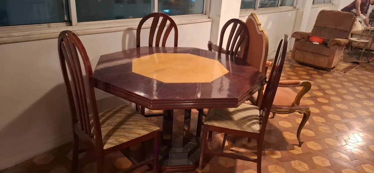 conjunto de mesa de jantar octogonal com seis cadeiras de madeira dos anos 70 - Foto 2