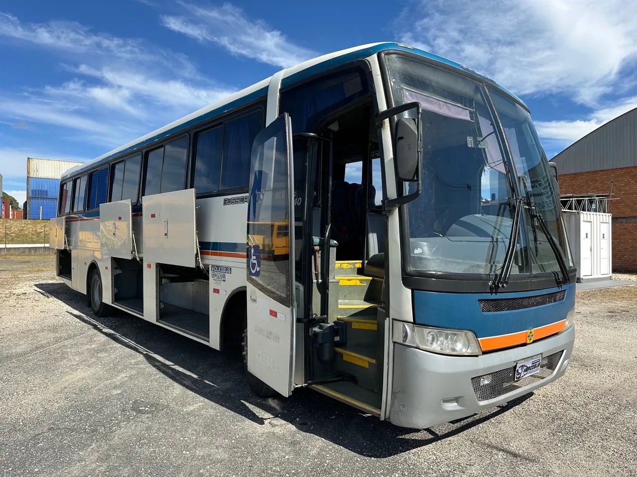 Ônibus fretamento motor dianteiro com ar - Foto 3